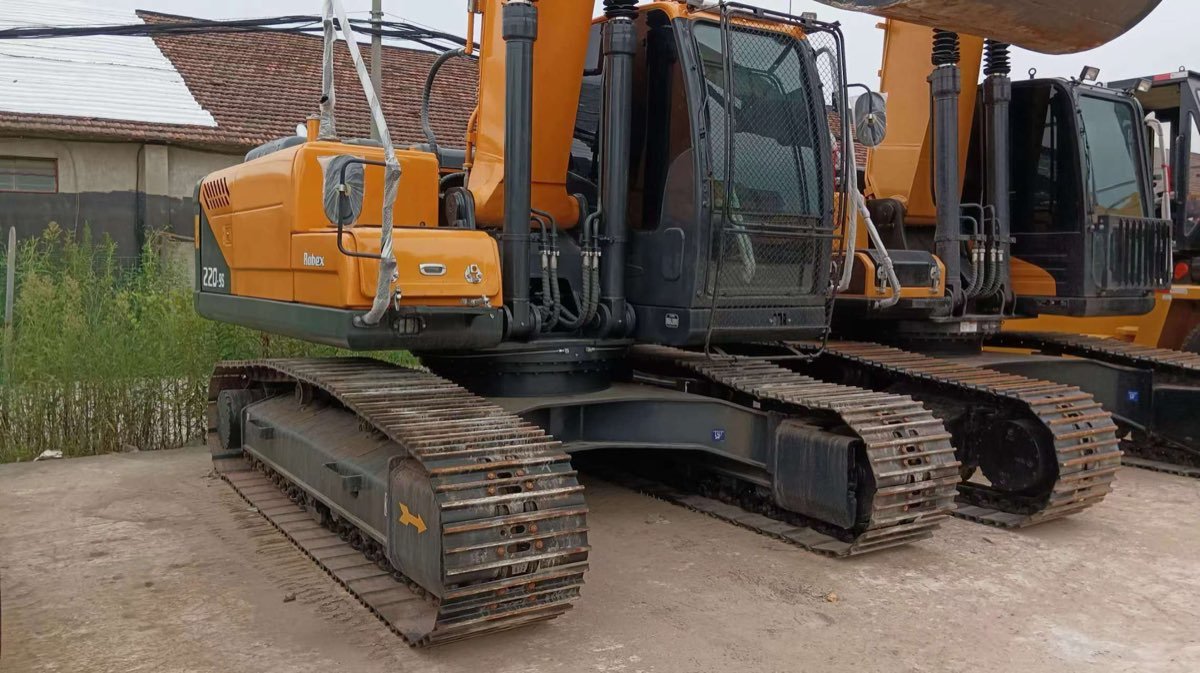 Used Hyundai Stock 220 Tracked Excavator photo 4