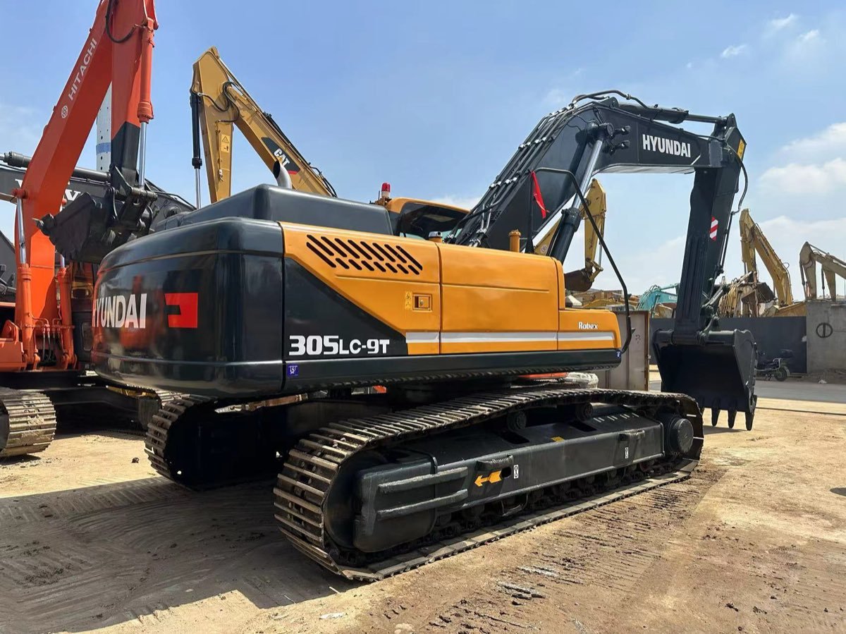 Used Hyundai 305 Tracked Excavator