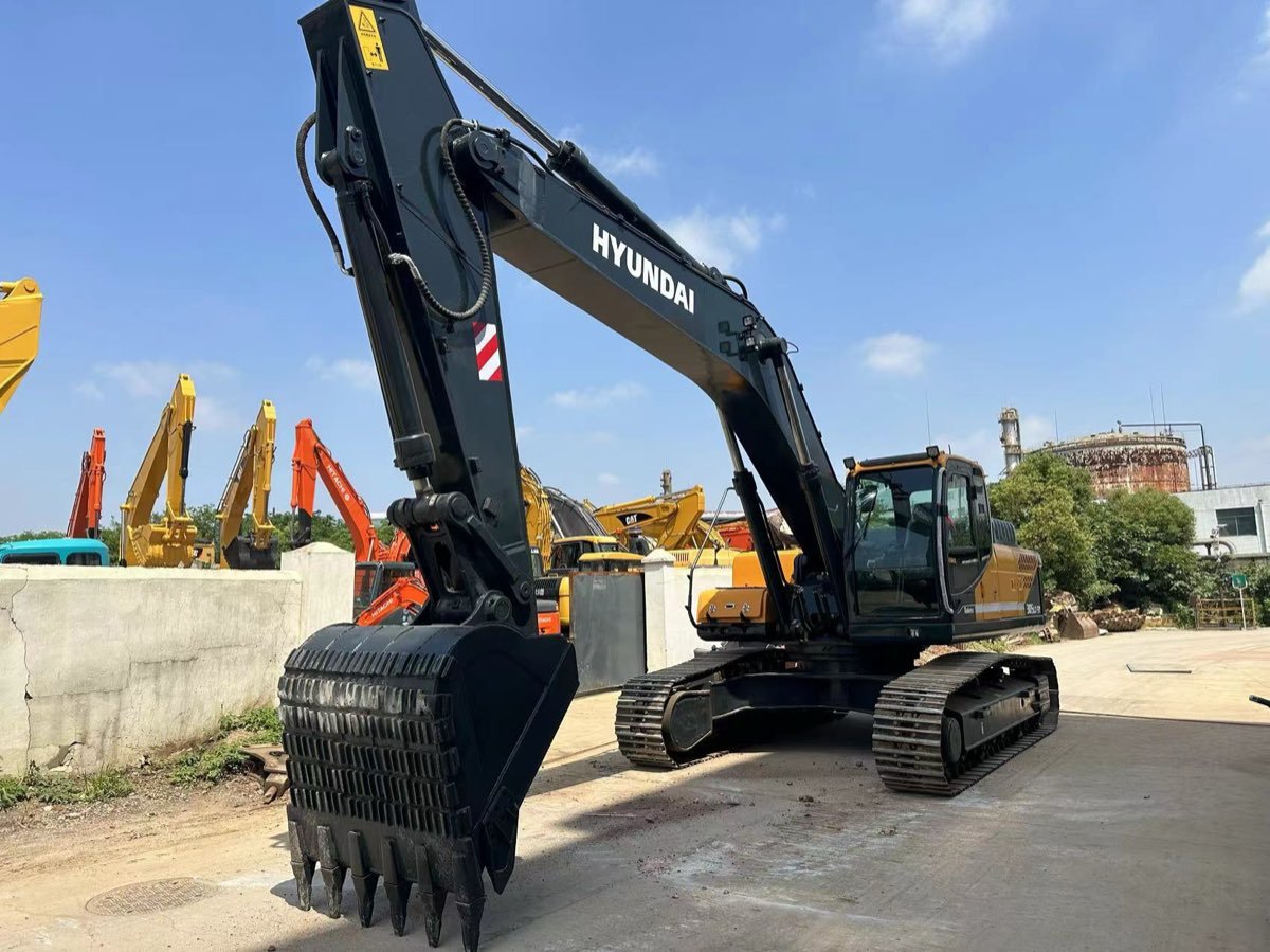 Used Hyundai Stock 305 Tracked Excavator photo 4