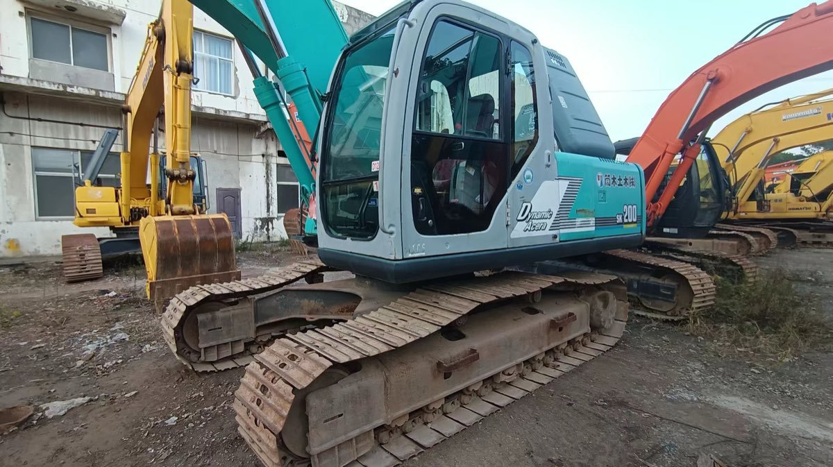 Used Kobelco SK-200-6-tracked-excavator photo 2