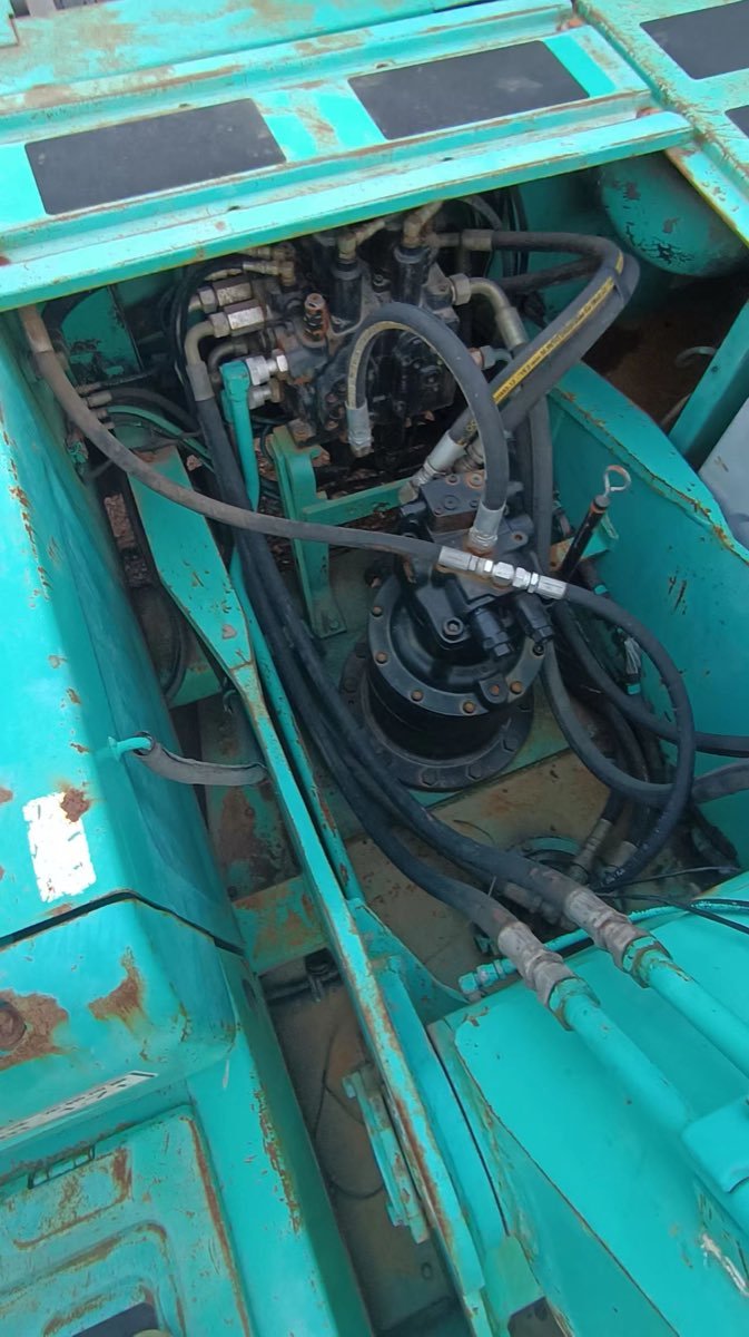 Used Kobelco SK-200-6-tracked-excavator photo 3