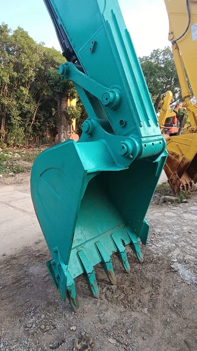 Used Kobelco SK-200-8-tracked-excavator photo 4