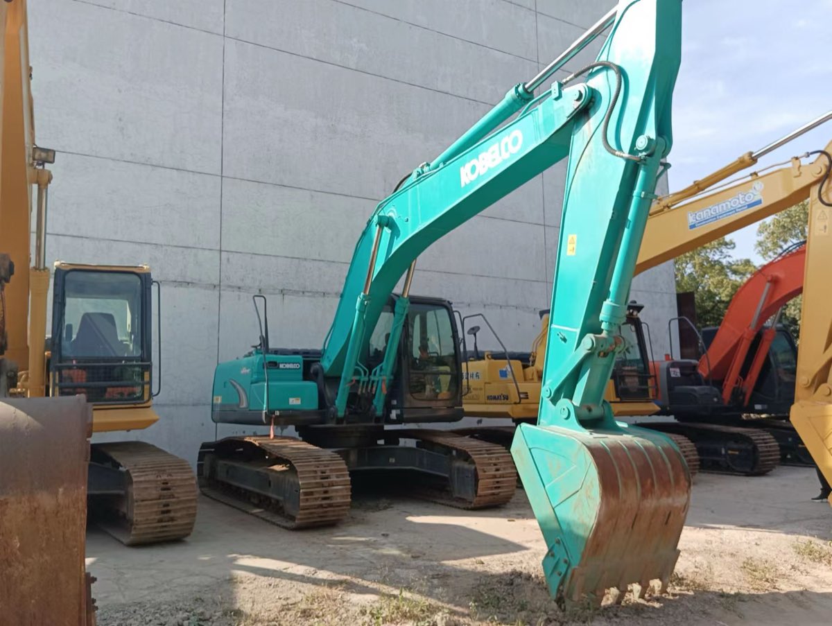 Used Kobelco SK-210-tracked-excavator photo 2