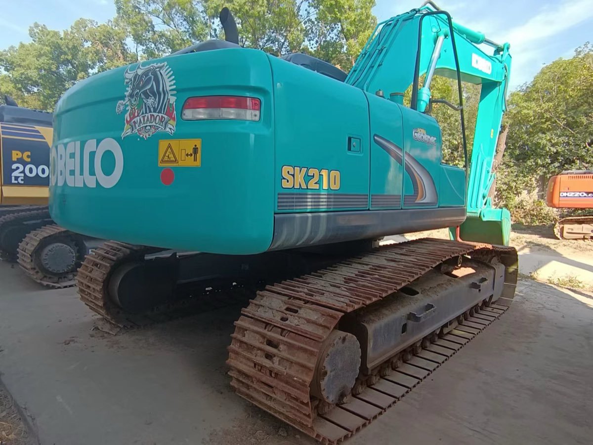 Used Kobelco SK-210-tracked-excavator photo 3