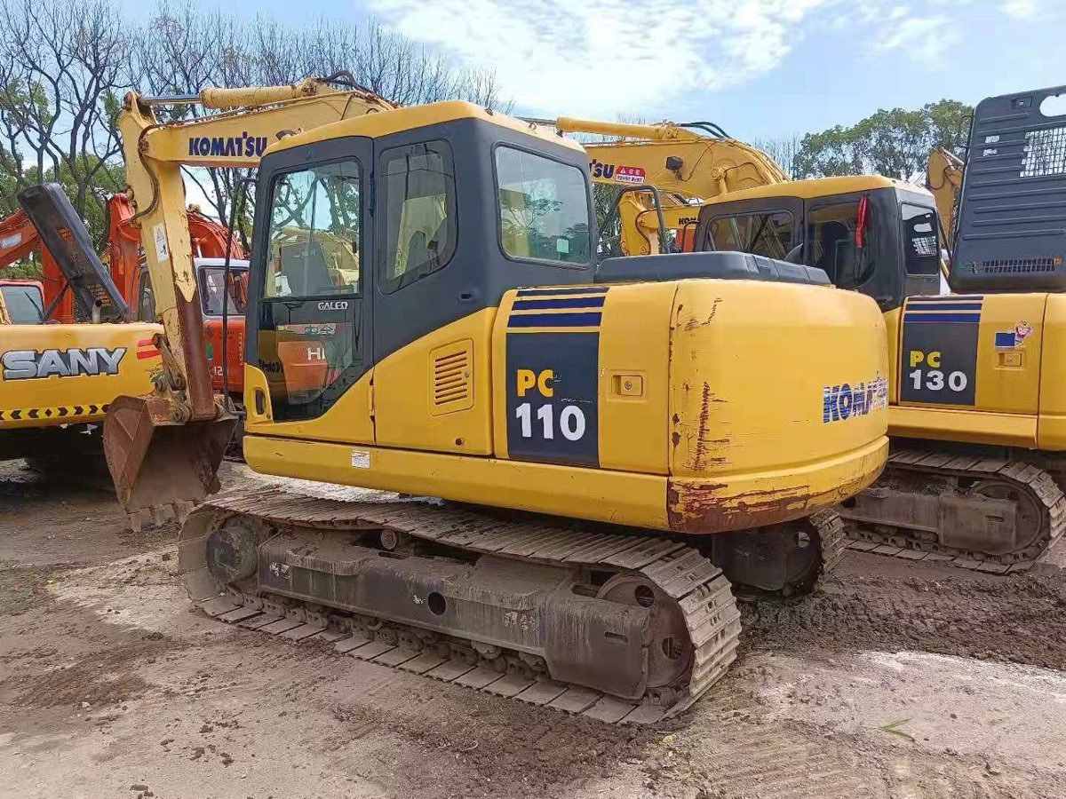 Used Komatsu PC-110-7-tracked-excavator photo 4