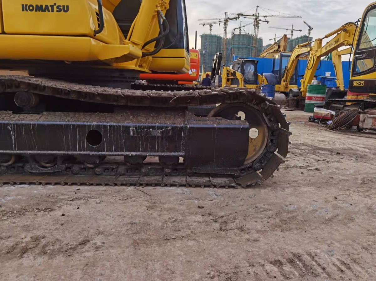 Used Komatsu PC-120-tracked-excavator photo 3
