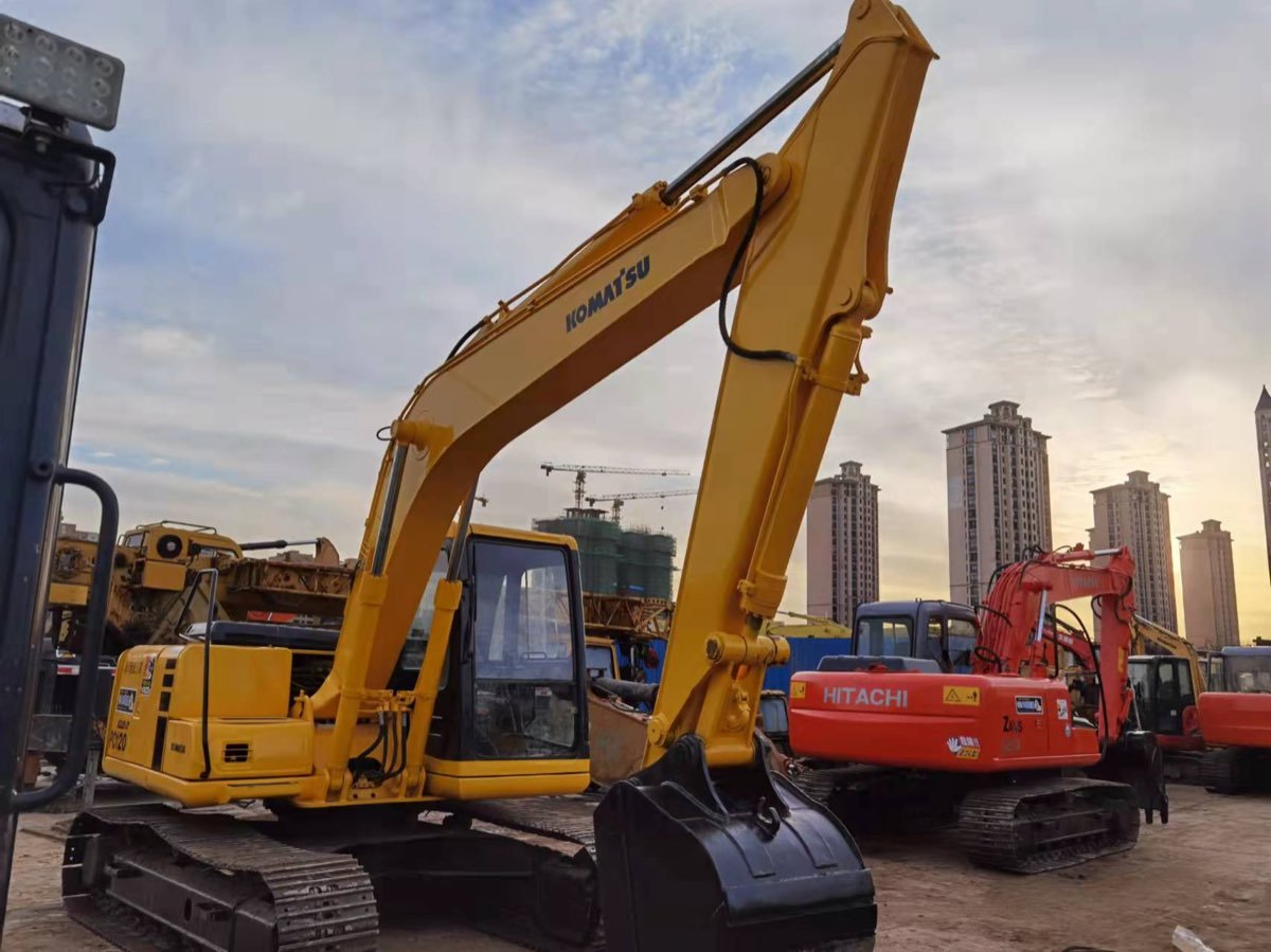 Used Komatsu PC-120-tracked-excavator photo 4