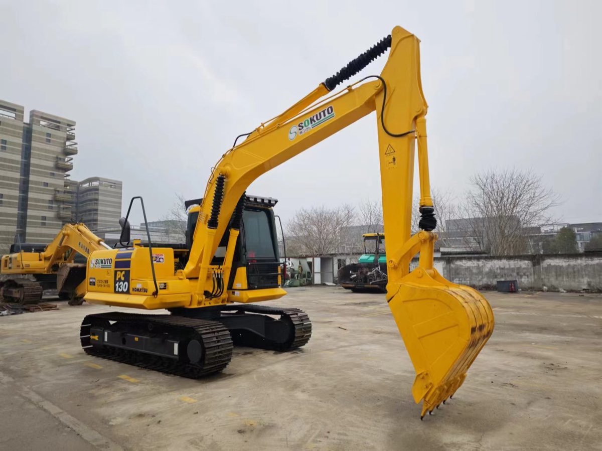 Used Komatsu PC-130-7-tracked-excavator photo 2