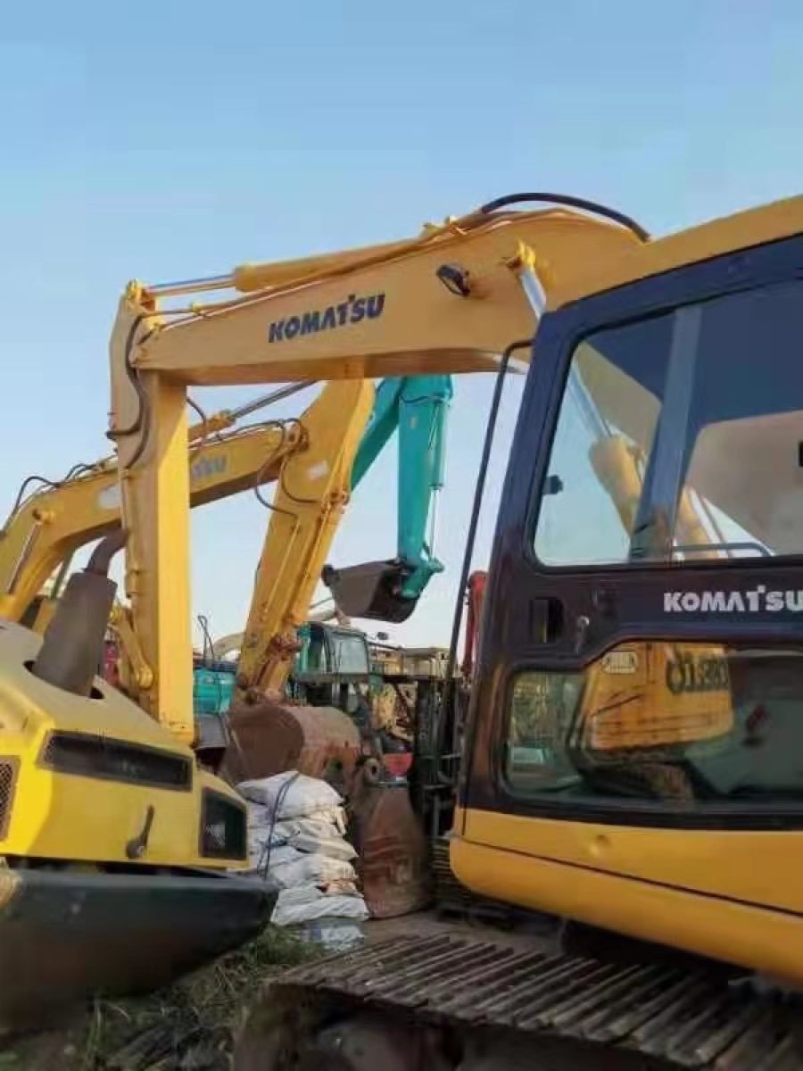 Used Komatsu PC-200-6 Tracked Excavator