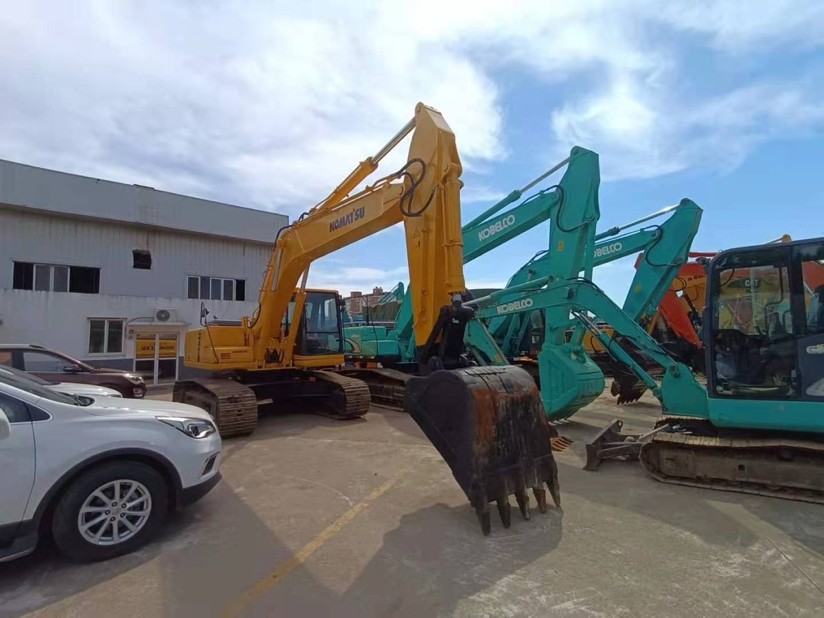 Used Komatsu PC-220-6 Tracked Excavator