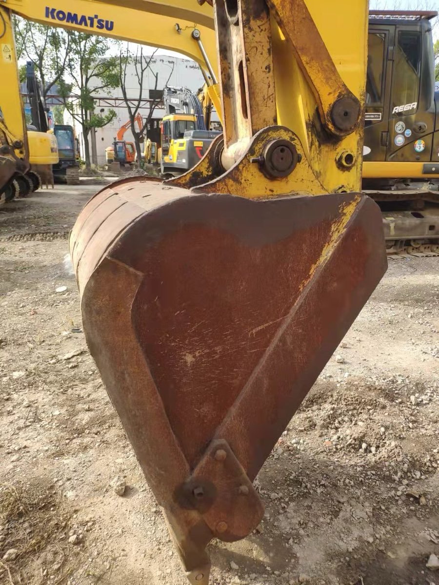 Used Komatsu PC-220-7-tracked-excavator photo 3