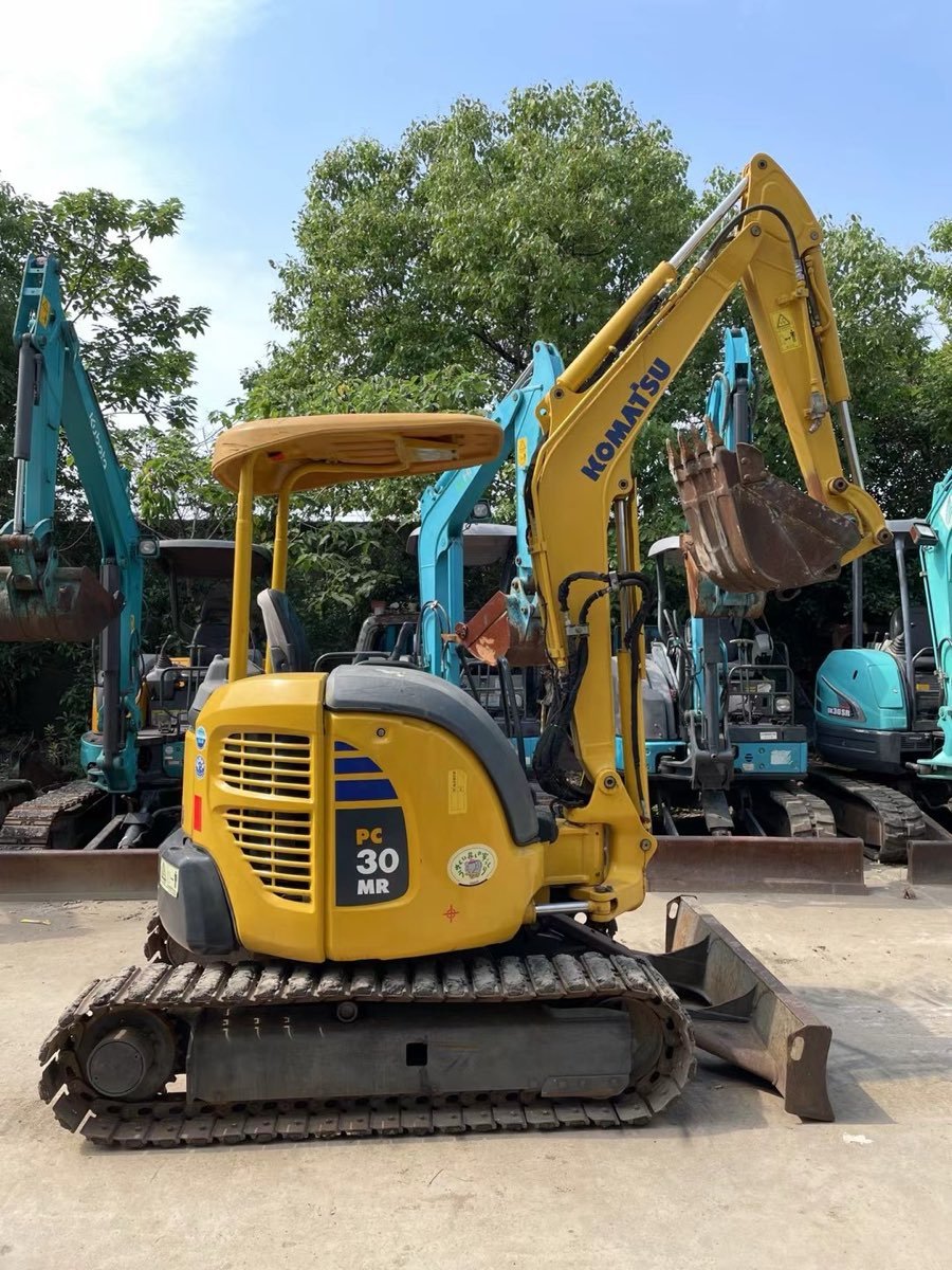Used Komatsu PC-30-35-tracked-excavator photo 2