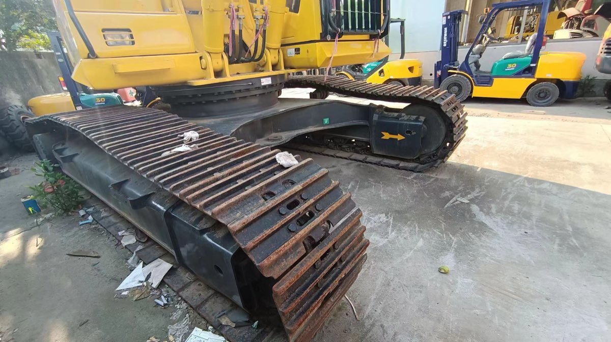Used Komatsu pc-300-7-tracked-excavator photo 4