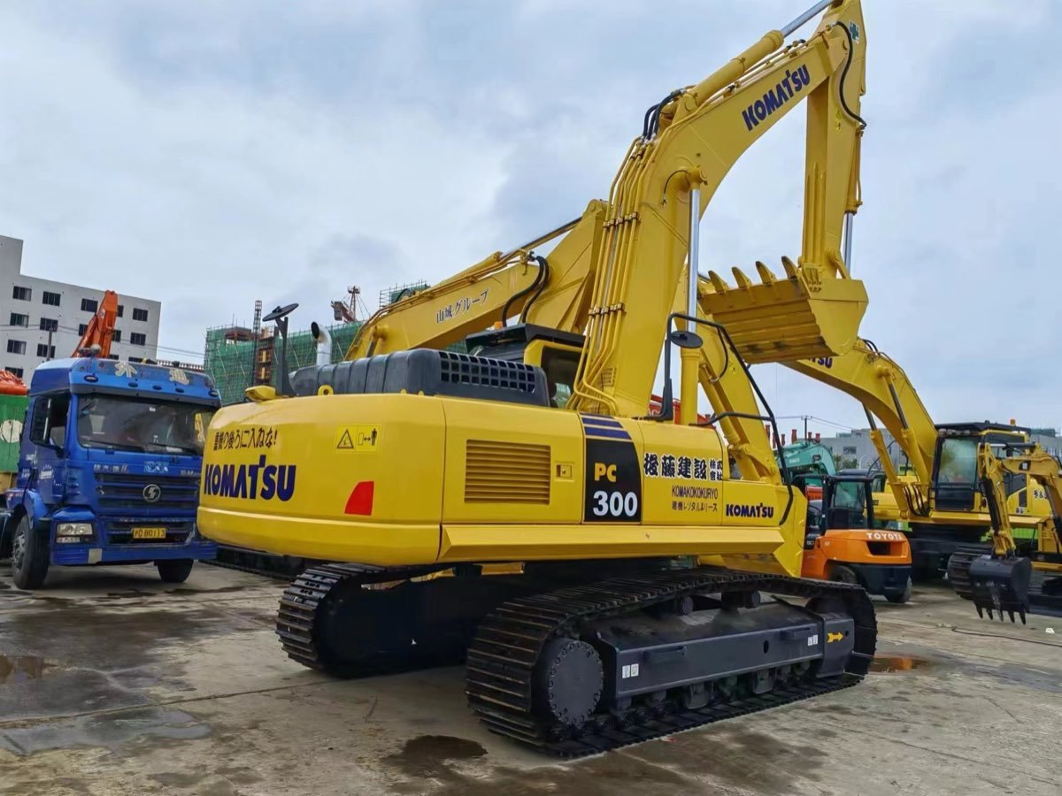 Used Komatsu pc-300-8-tracked-excavator photo 4