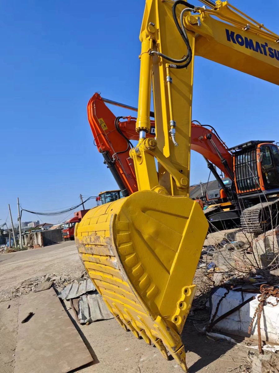 Used Komatsu PC-400-7-tracked-excavator photo 3