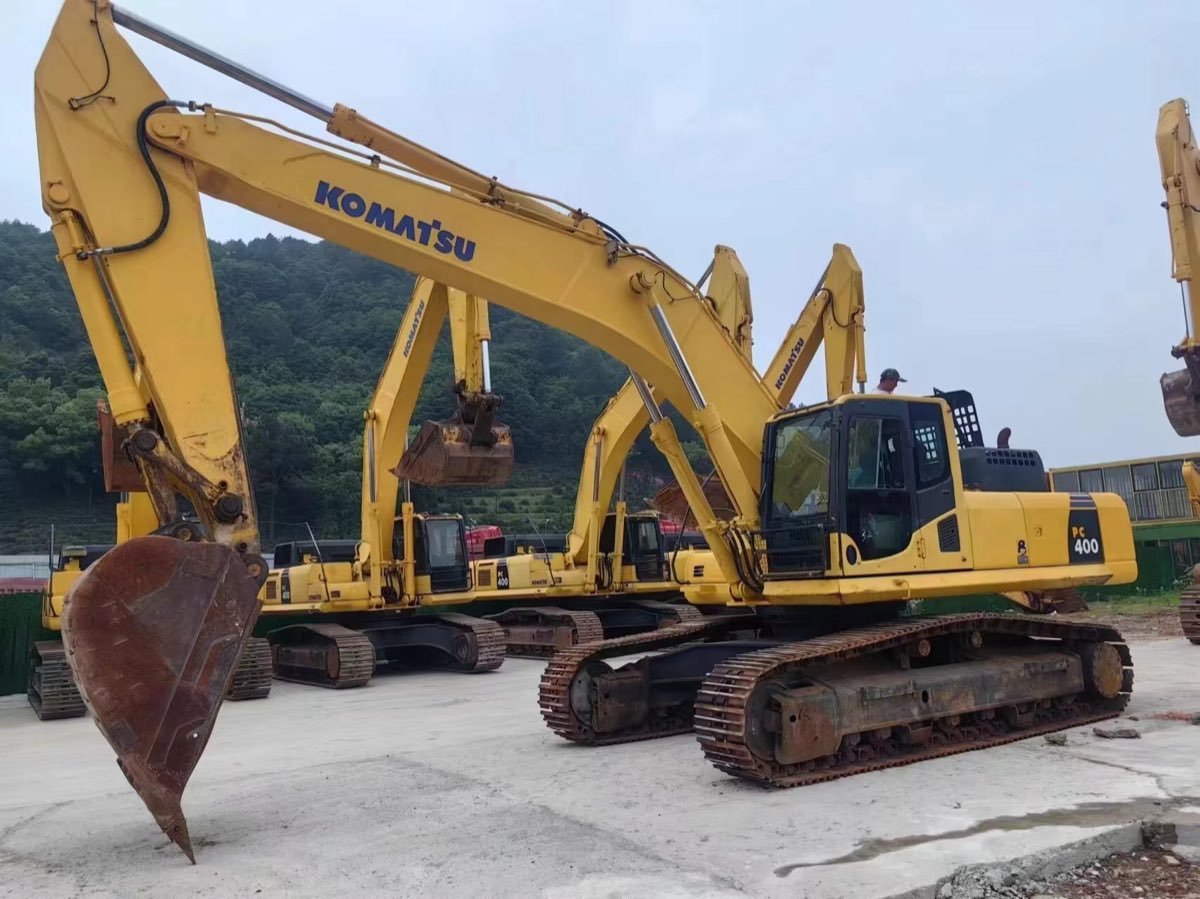 Used Komatsu PC-400-8-tracked-excavator photo 2