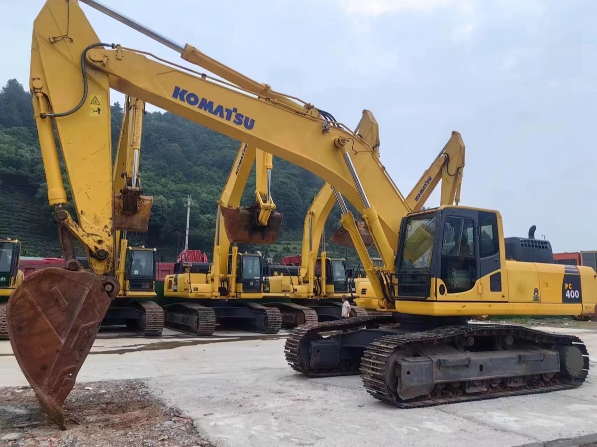 Used Komatsu PC-400-8-tracked-excavator photo 3