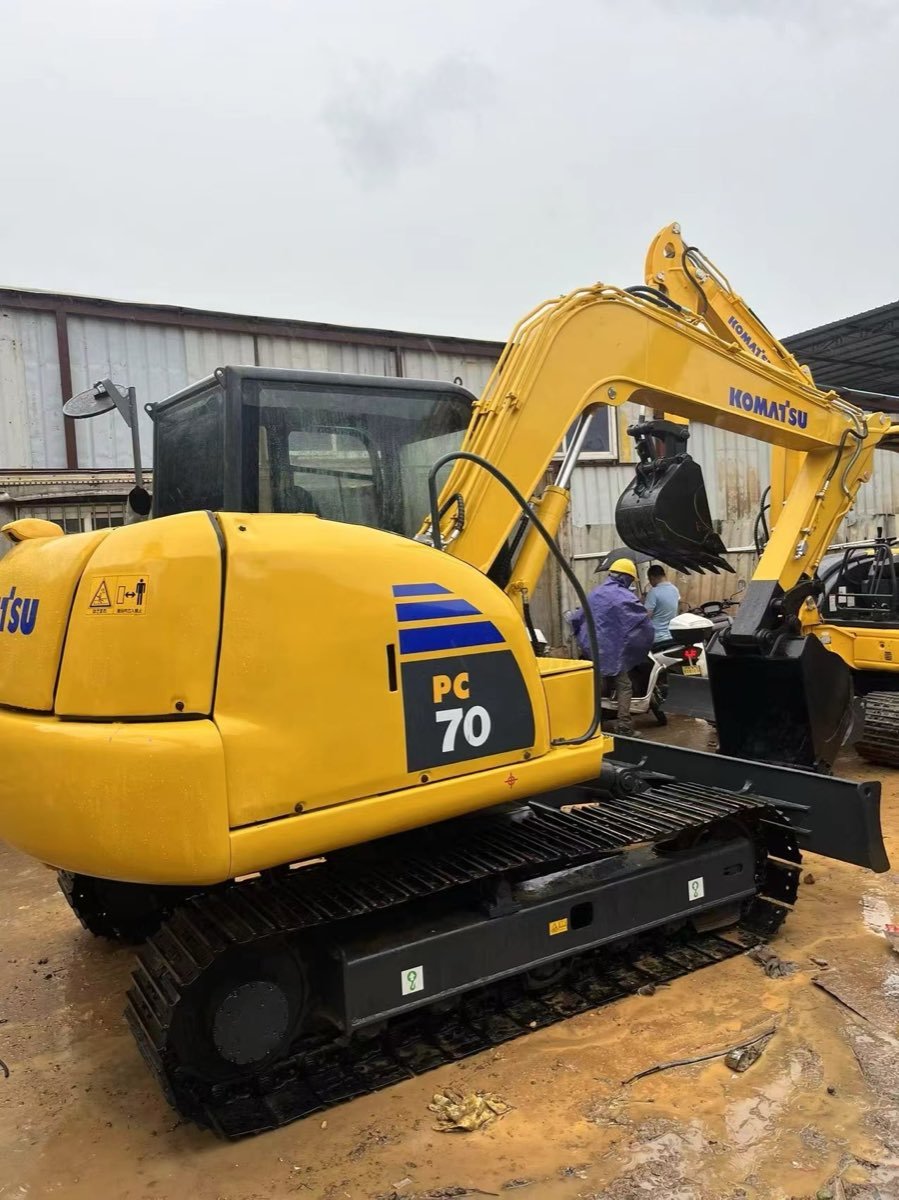 Used Komatsu PC-70-tracked-excavator photo 2