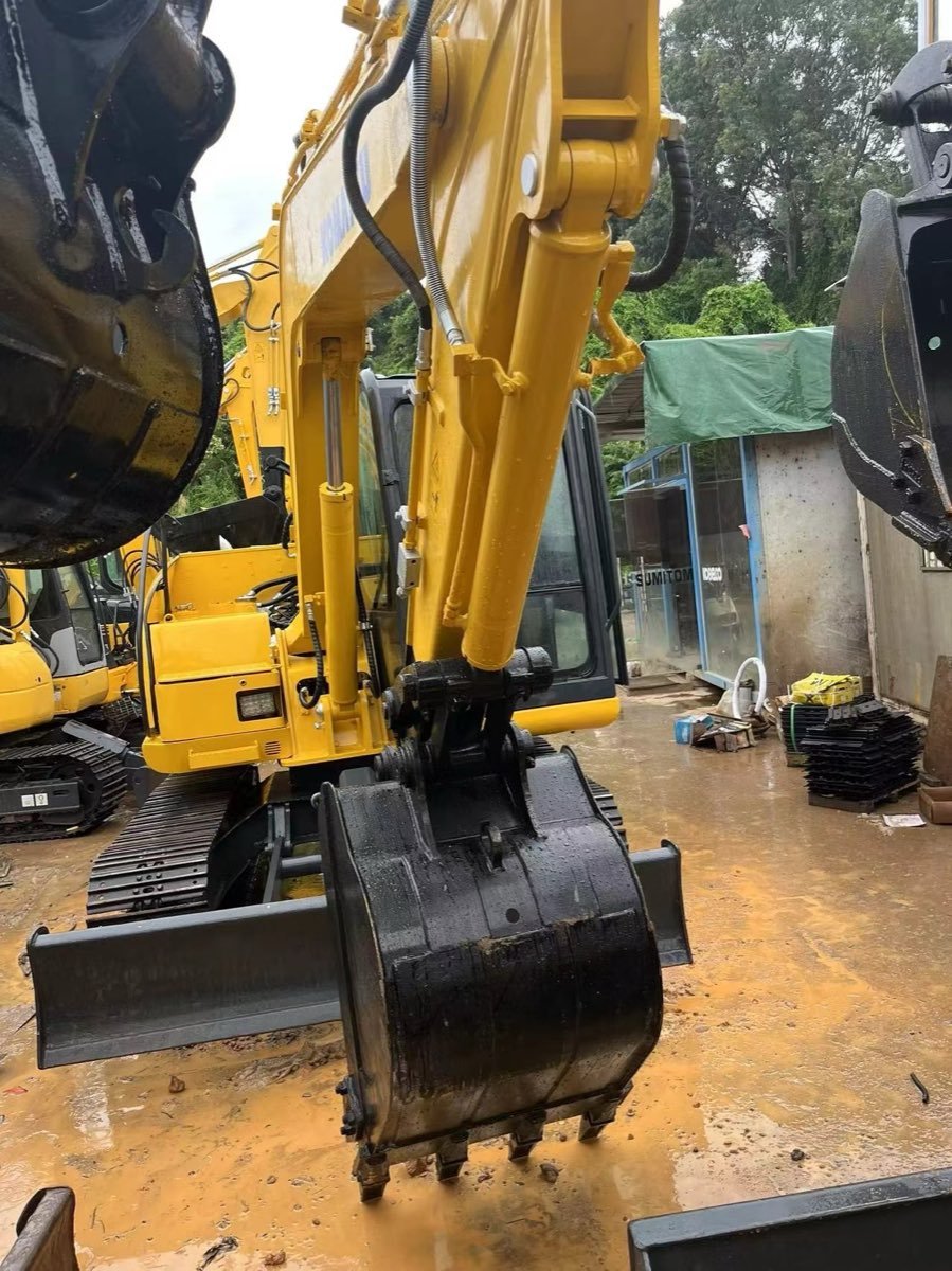 Used Komatsu PC-70-tracked-excavator photo 3