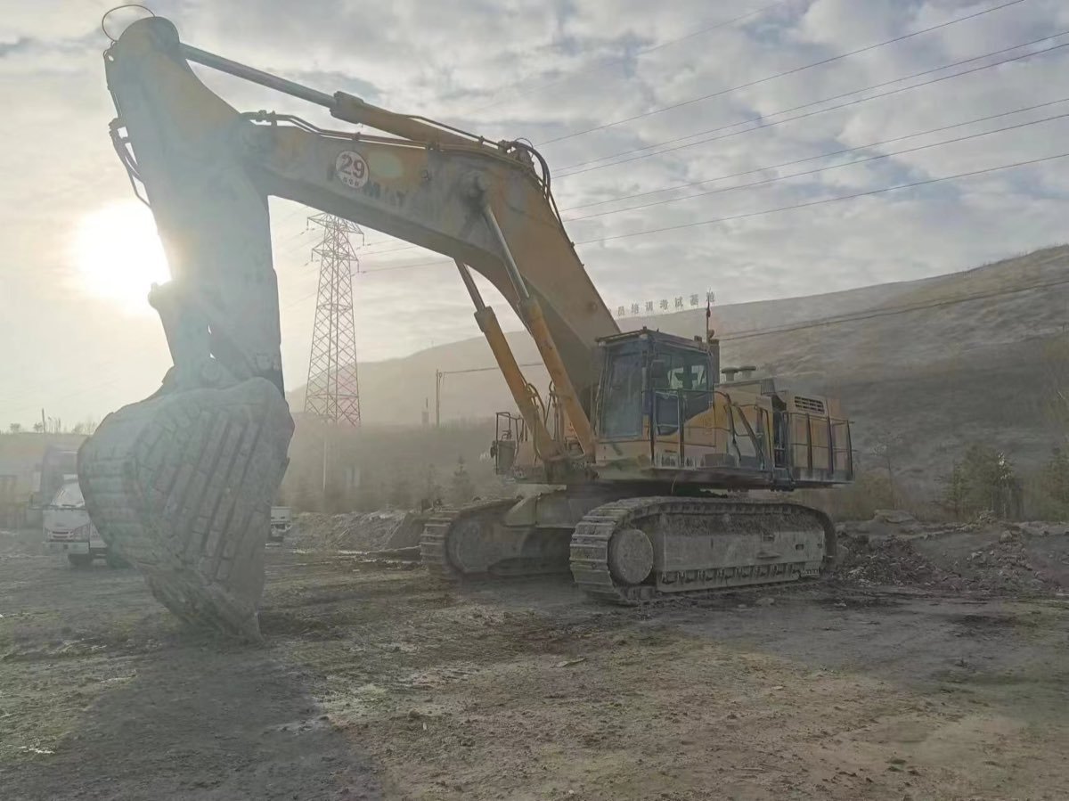 Used Komatsu PC1250-8-tracked-excavator photo 4