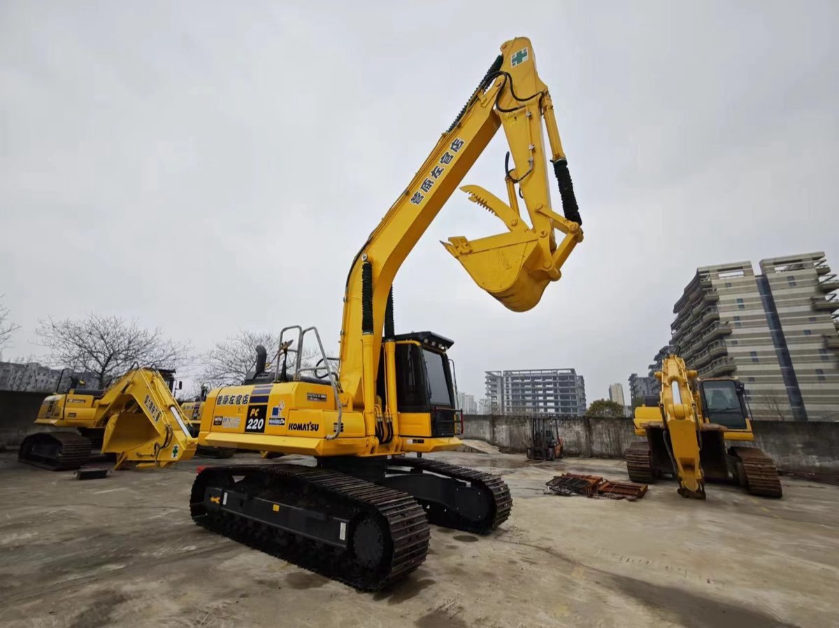 Used Komatsu PC220-8 Tracked Excavator