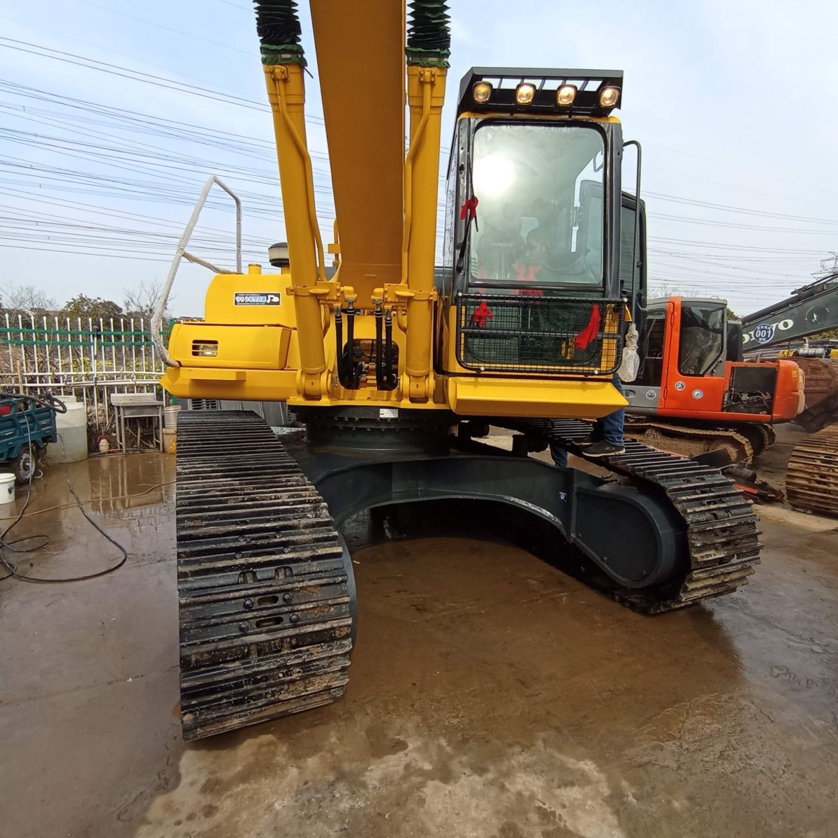 Used Komatsu PC360-7-tracked-excavator photo 3