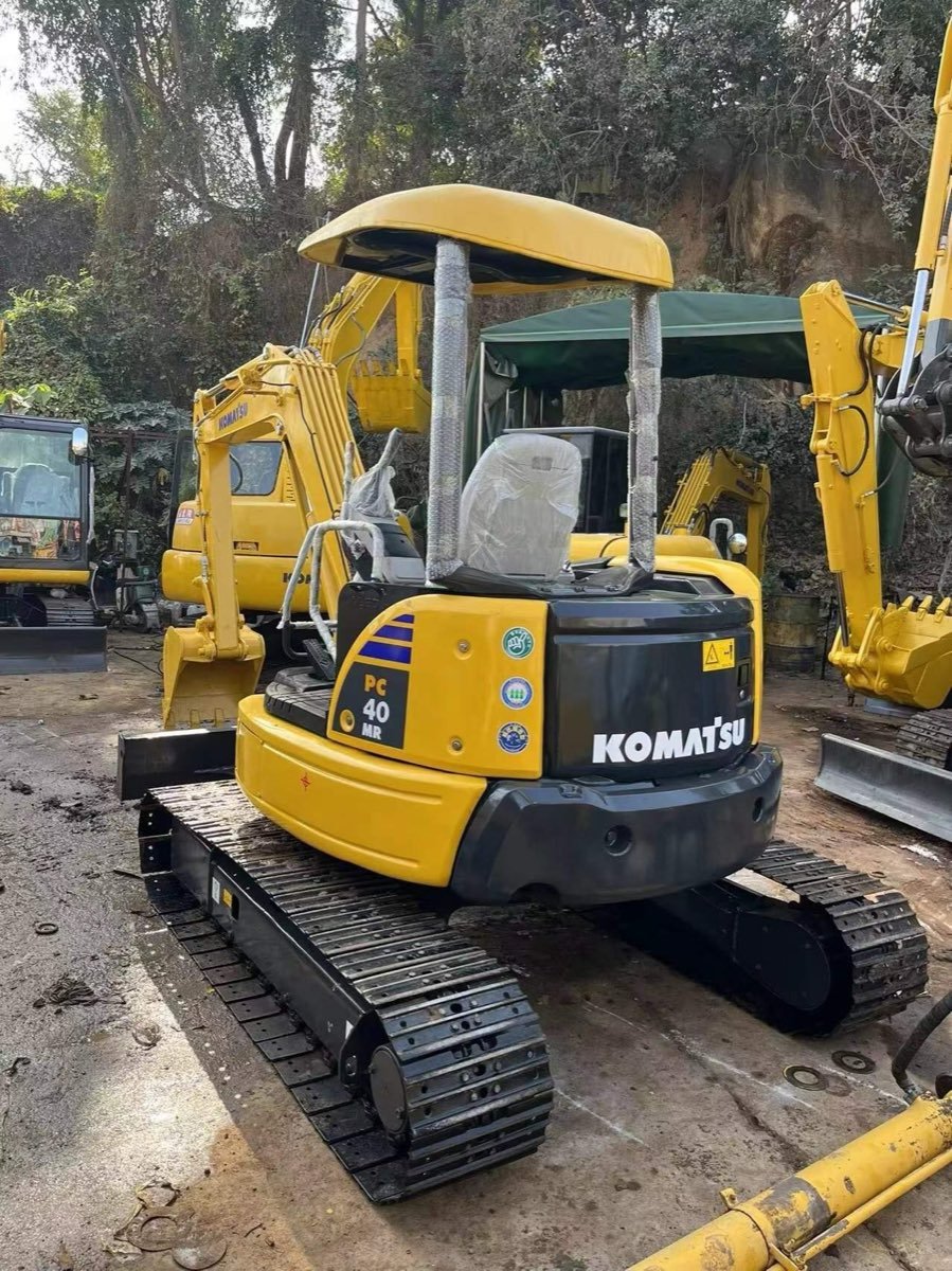 Used Komatsu PC40-MR-2-tracked-excavator photo 3