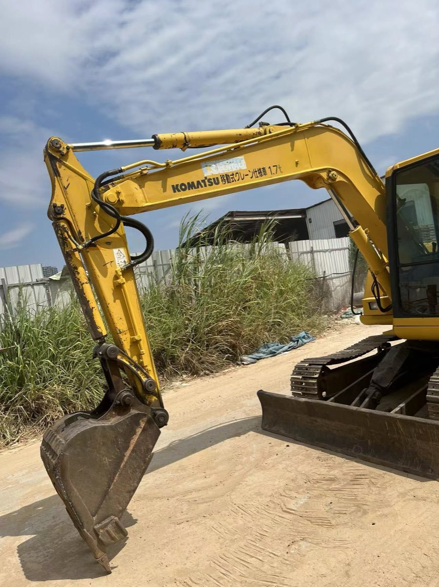 Used Komatsu PC60-7-tracked-excavator photo 2