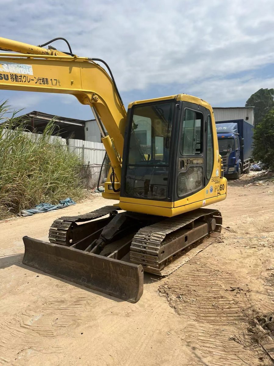 Used Komatsu PC60-7-tracked-excavator photo 4