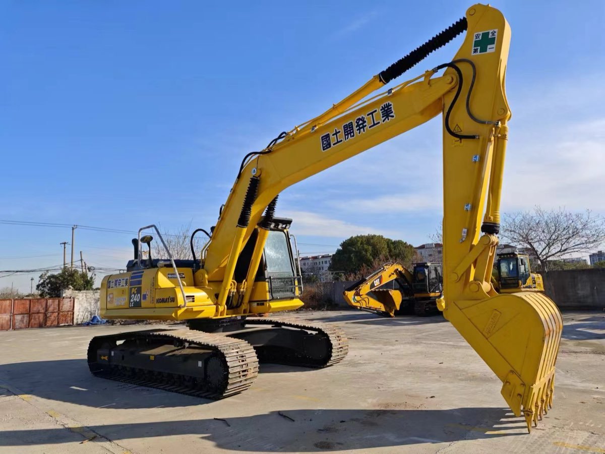 Used Komatsu 240 Tracked Excavator