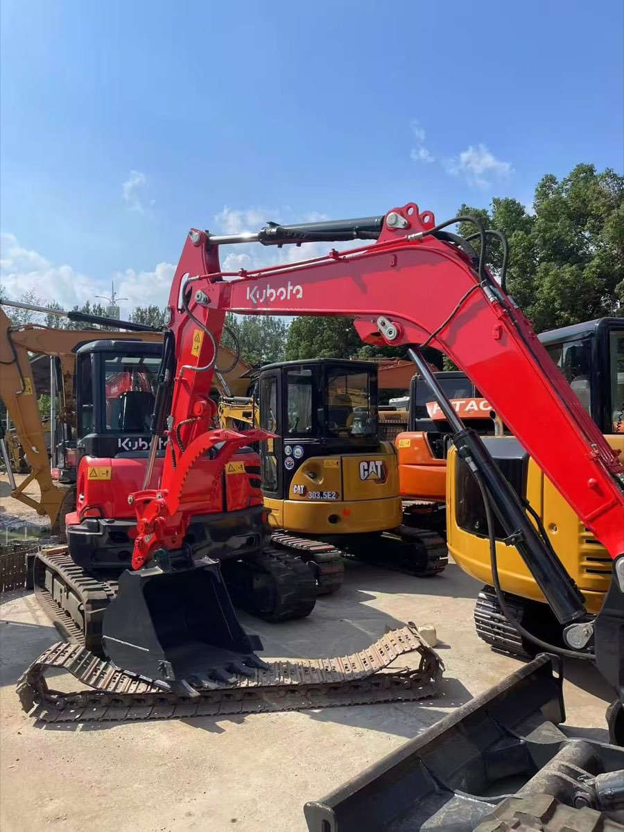 Used Kubota KX057-tracked-excavator photo 2
