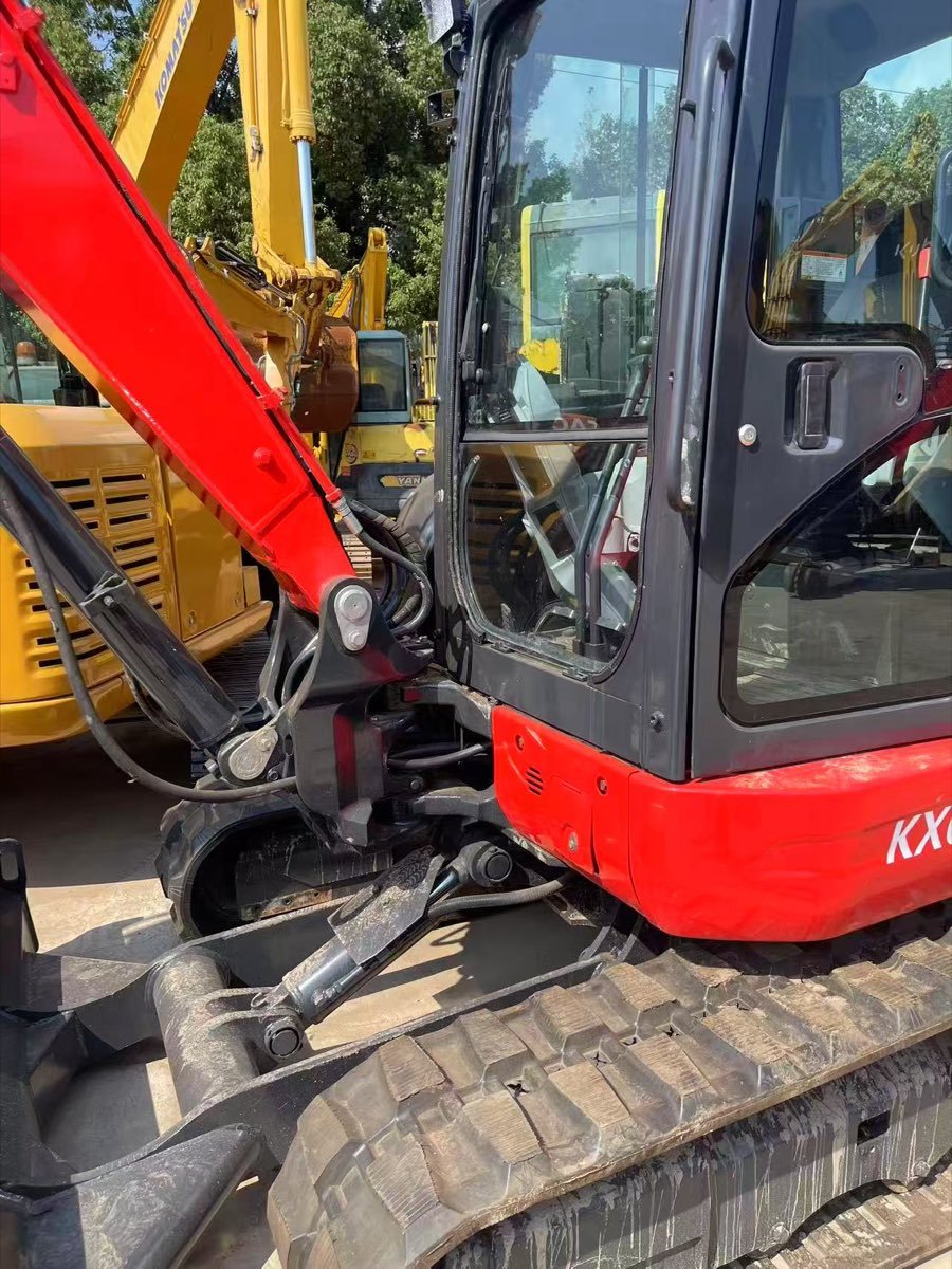 Used Kubota KX057-tracked-excavator photo 3