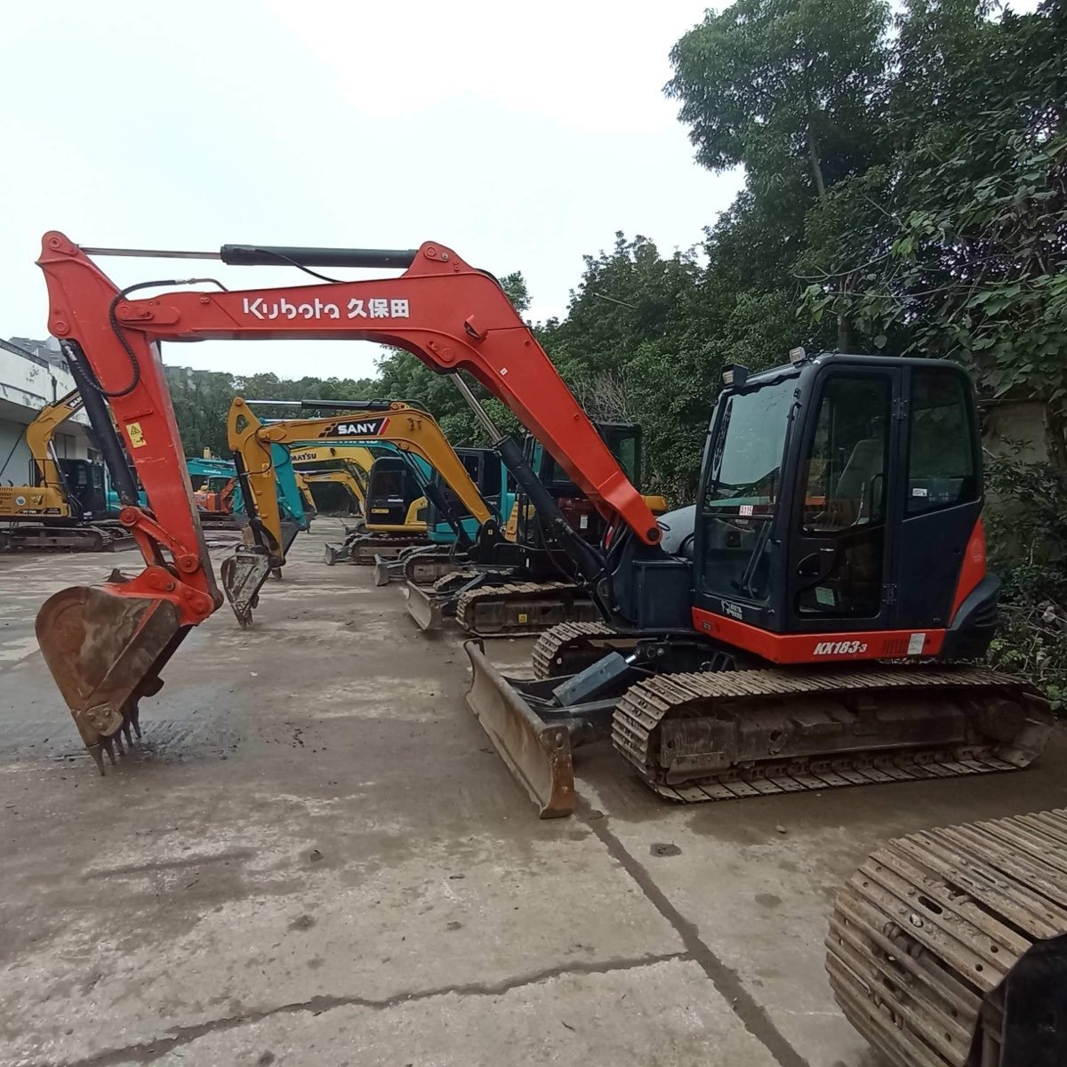 Used Kubota KX183-3-tracked-excavator photo 4