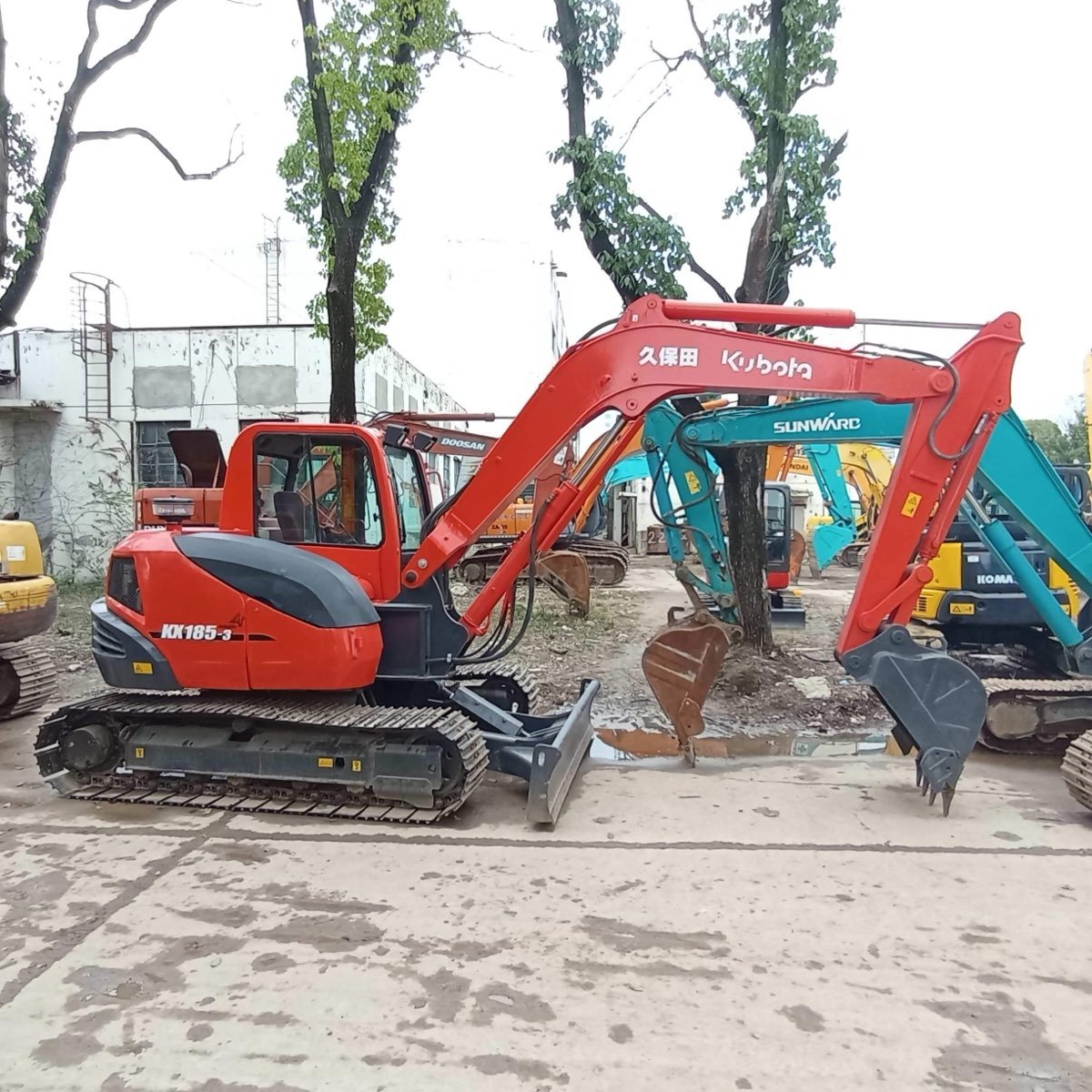 Used Kubota KX185-tracked-excavator photo 2