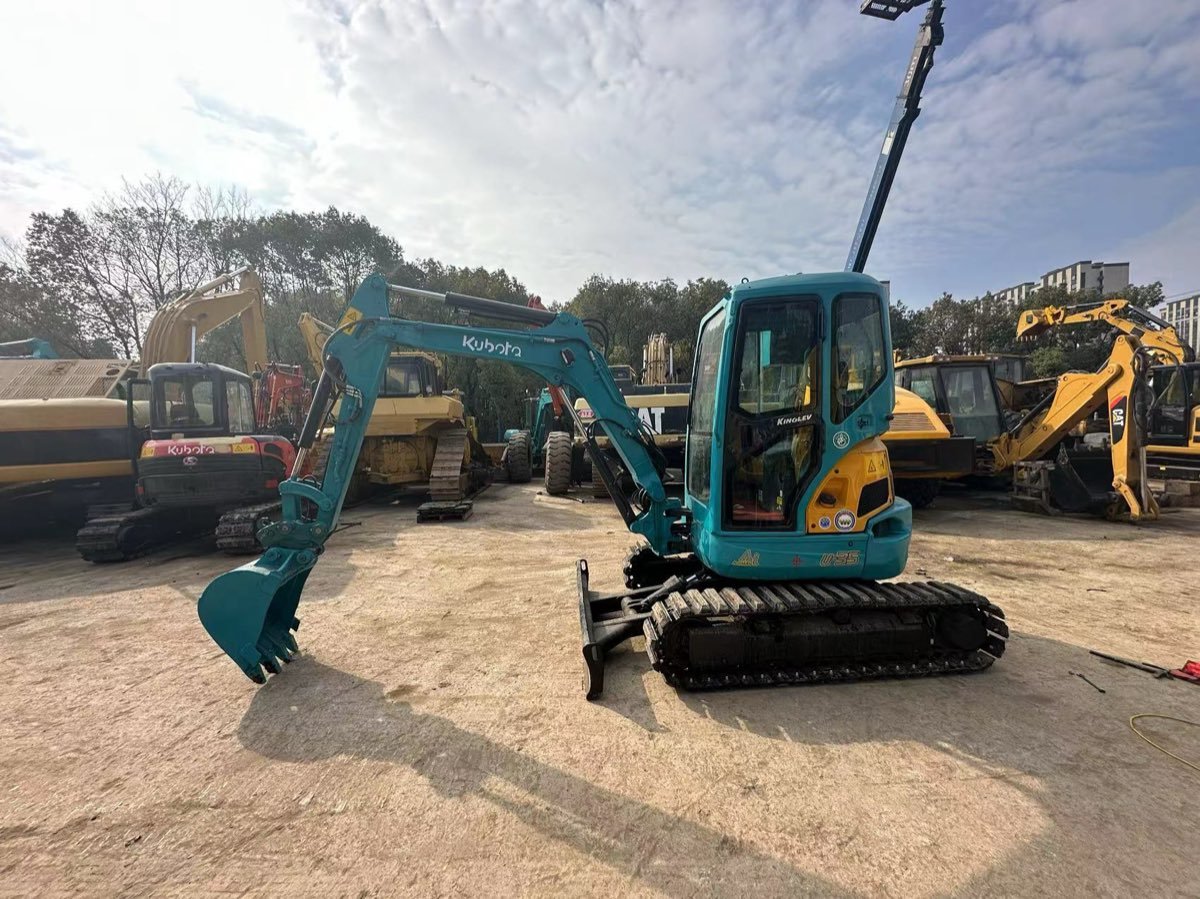 Used Kubota U35-tracked-excavator photo 3