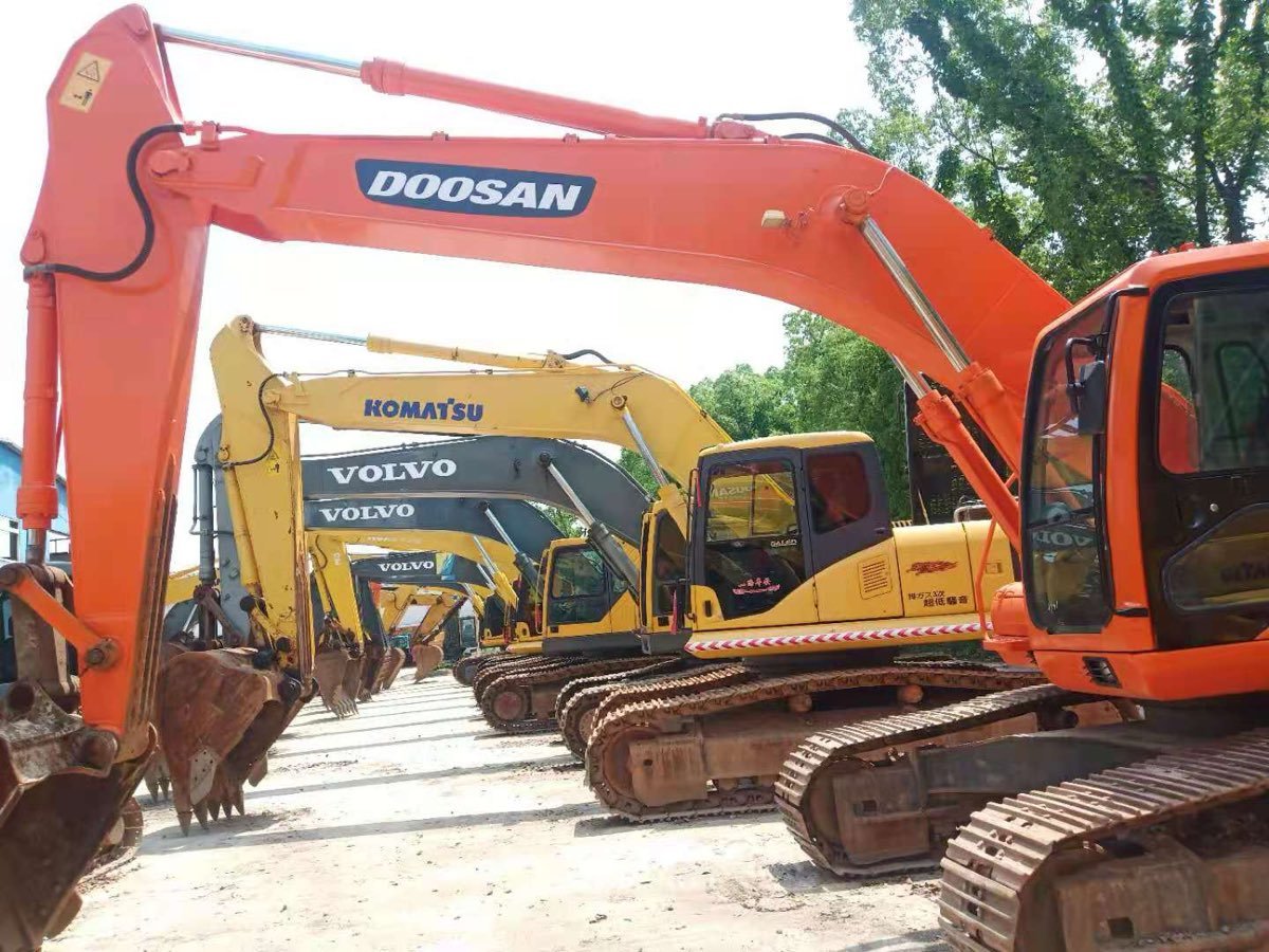 Used Other DH-300-7LC-tracked-excavator photo 2
