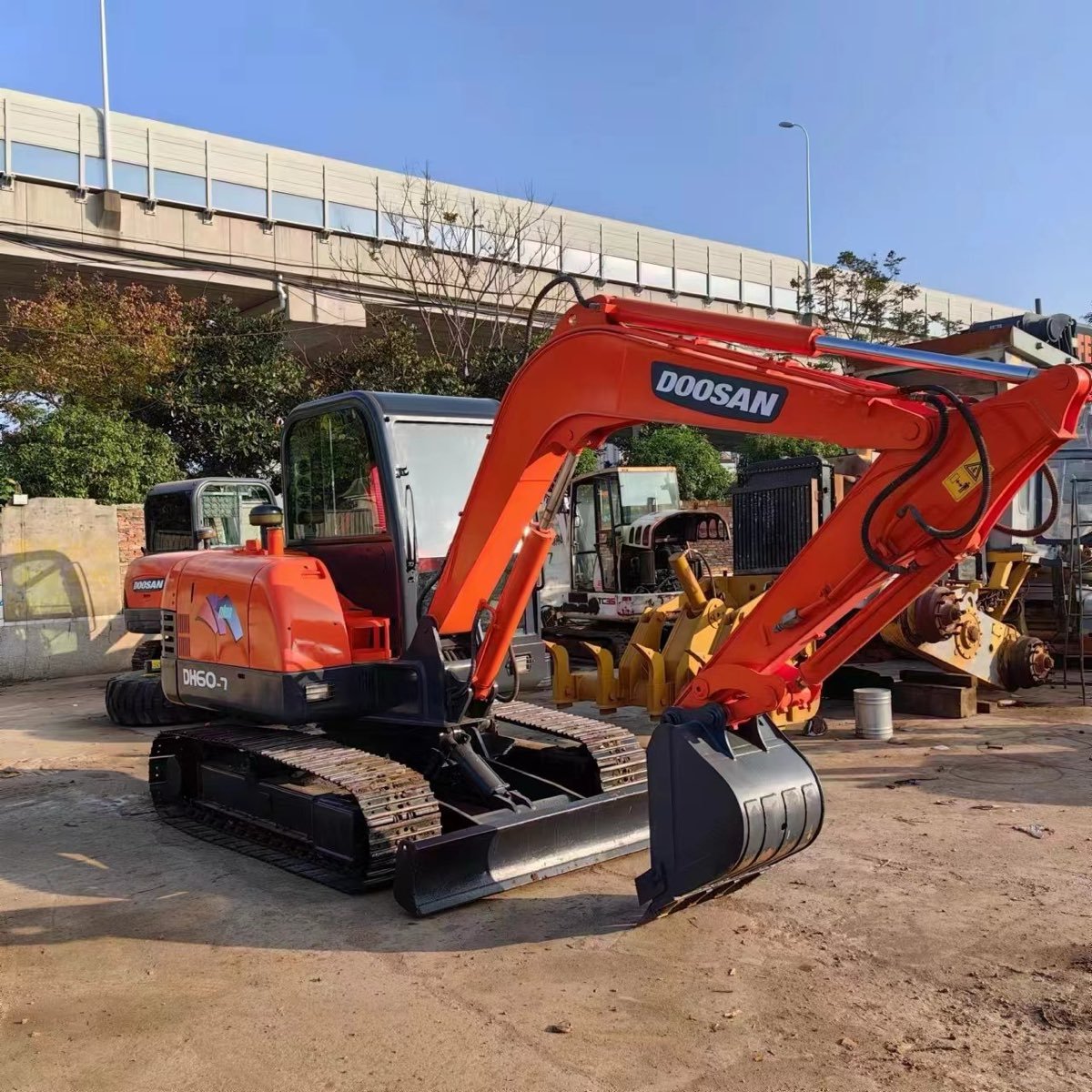 Used Other DH-60-7-tracked-excavator photo 4