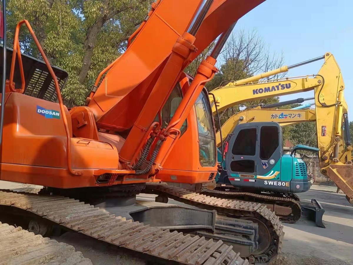 Used Doosan DH420LC-7 Tracked Excavator