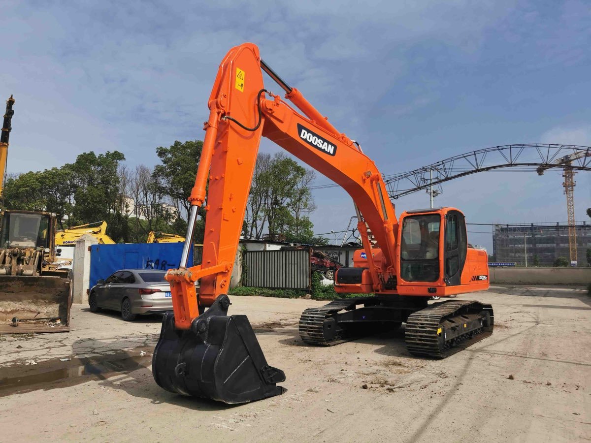 Used Doosan DX225 Tracked Excavator