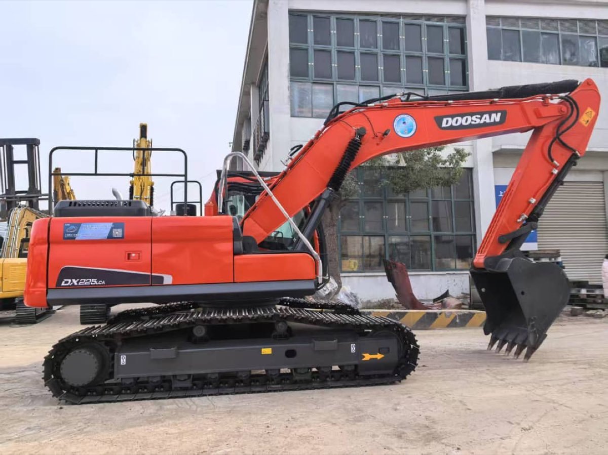 Used Other DX225-tracked-excavator photo 2