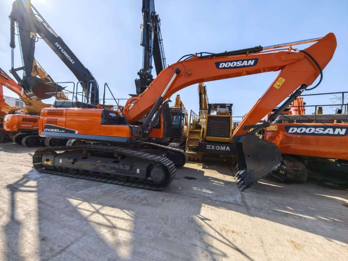 Used Other DX300-LC-tracked-excavator photo 3