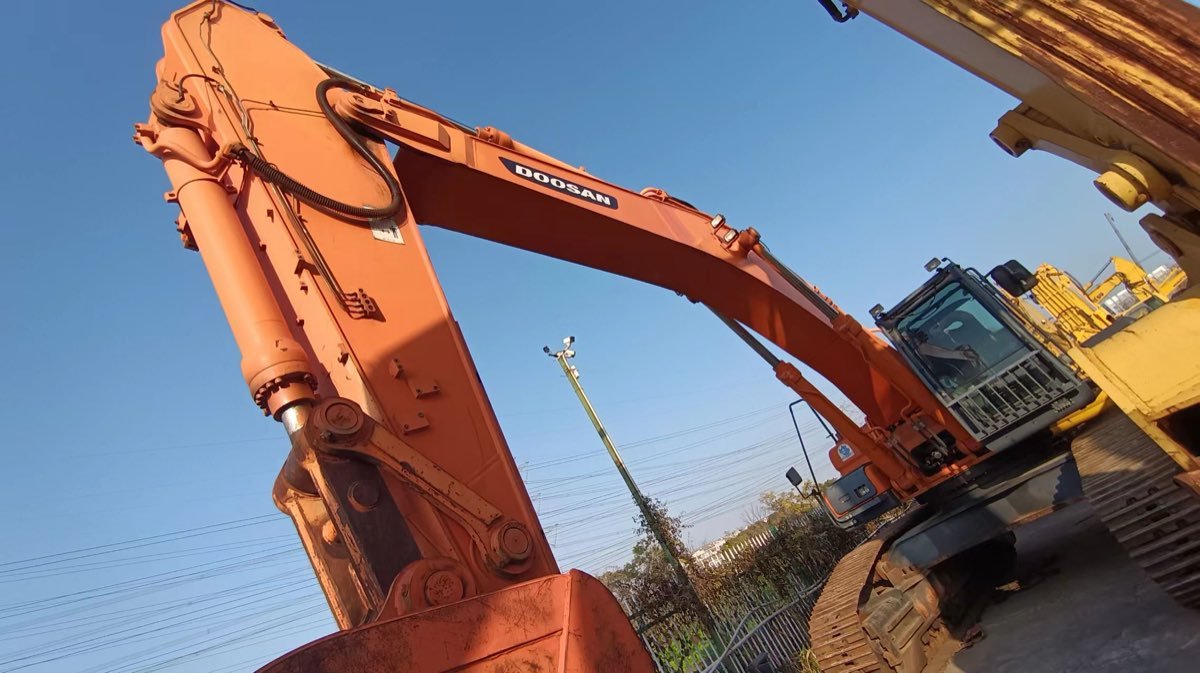 Used Other DX500LCA-tracked-excavator photo 3