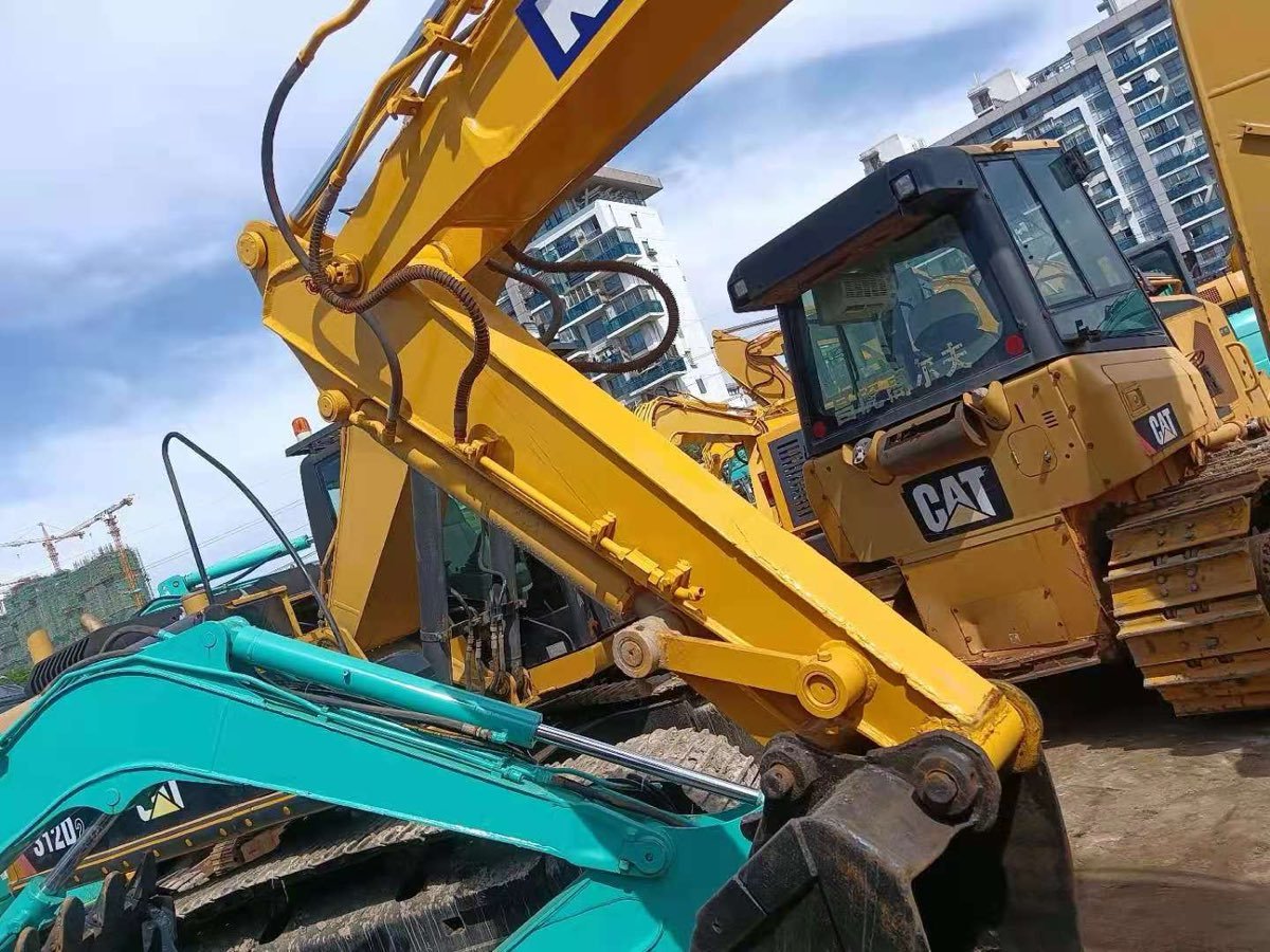Used Other HD-250-7-tracked-excavator-01 photo 2