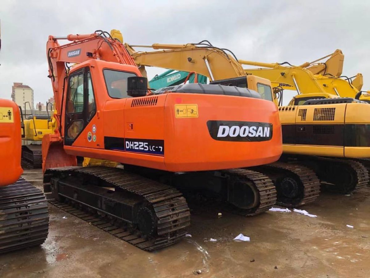 Used Doosan 225LC-7 Tracked Excavator