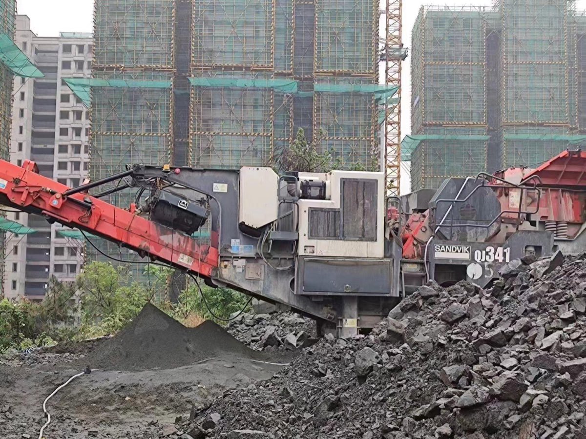 Used Sandvik QJ341 QH441 QA451 Jaw Crusher