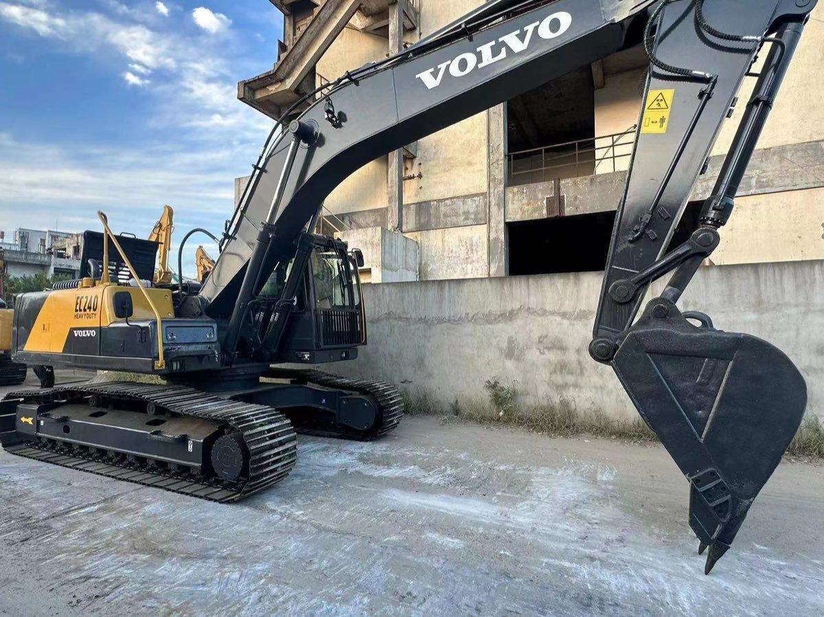 Used Volvo EC-240-BLC Tracked Excavator