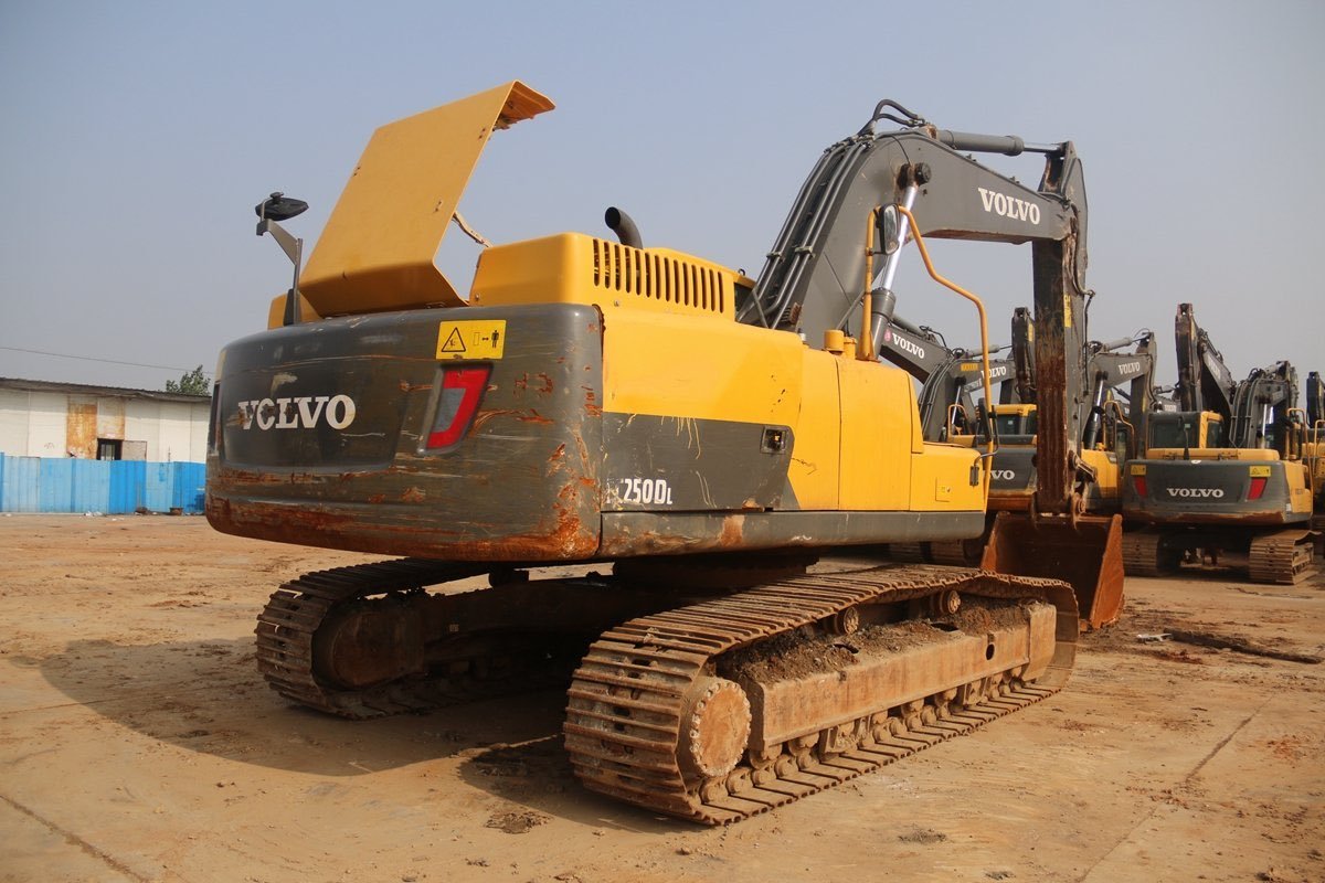 Used Volvo EC-250DL-tracked-excavator-01 photo 3