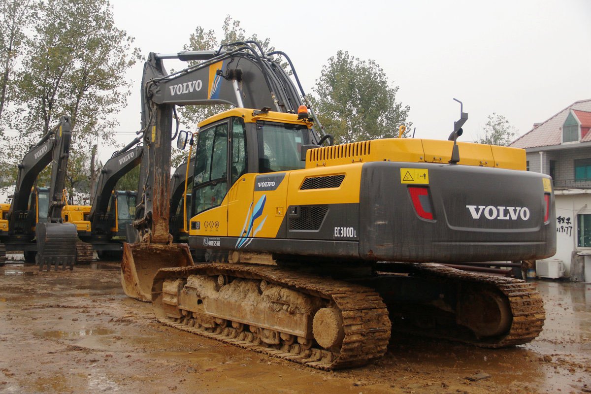 Used Volvo EC-300-DL Tracked Excavator