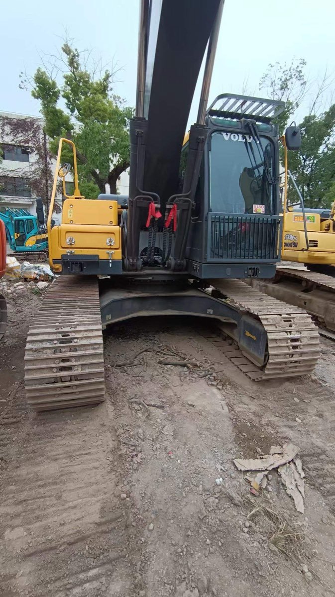 Used Volvo EC200DL-tracked-excavator-01 photo 2