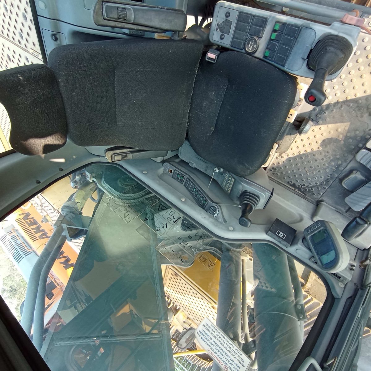 Used Volvo EC460BLC-tracked-excavator-01 photo 2
